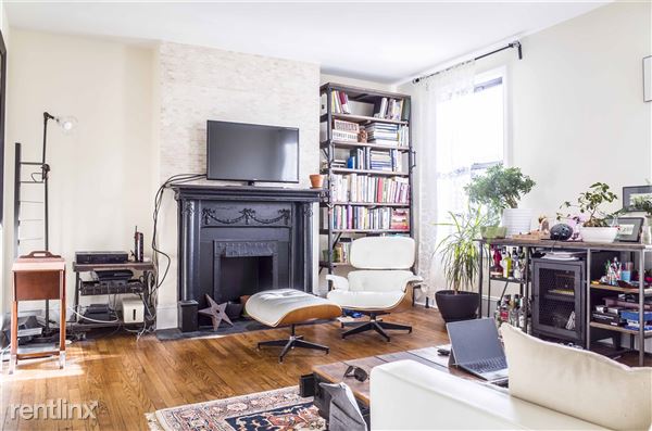 Primary Photo - 1047 Manhattan Ave
