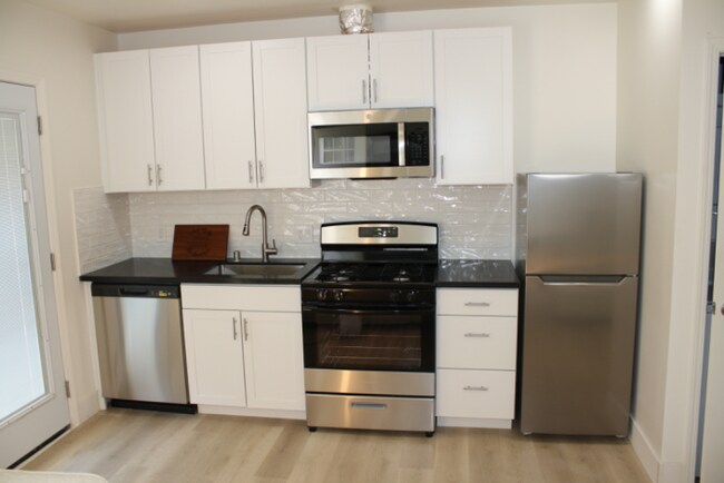 Foto del edificio - 4978 Hillridge Way
