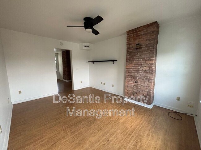 Building Photo - 3037 Pulawski Wy