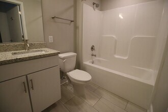 Interior Photo - Main2525