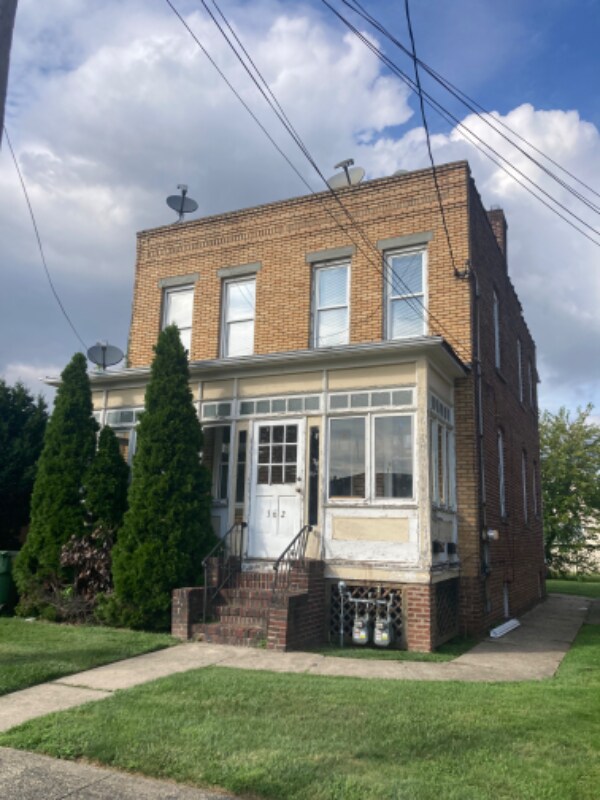 Primary Photo - 362 Miltonia St