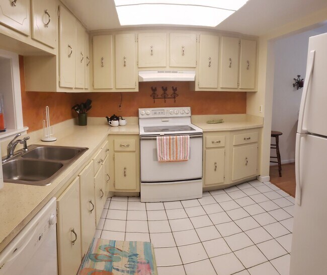 Foto del edificio - 2 Bedroom, 2.5 Bathroom furnished condo