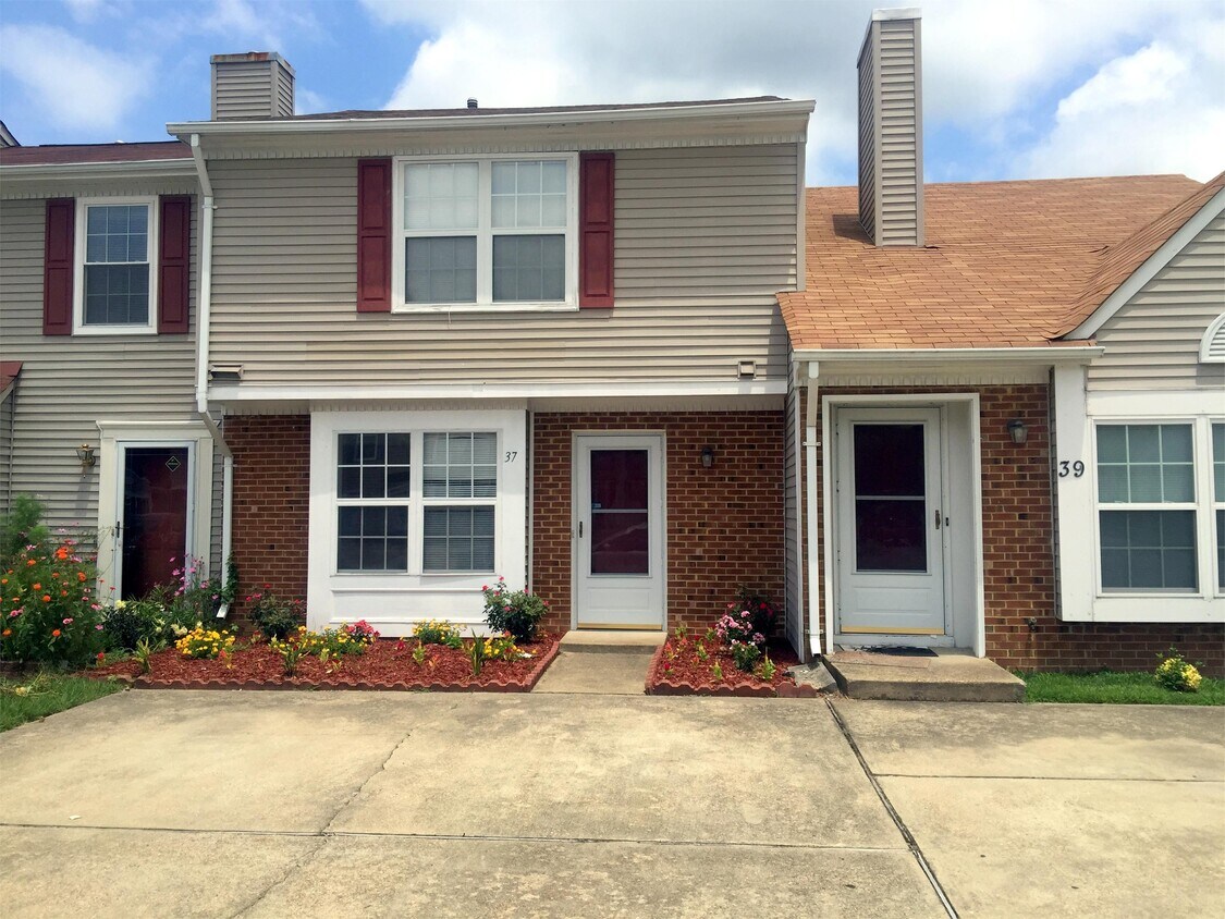 Primary Photo - 37 Riverchase Dr