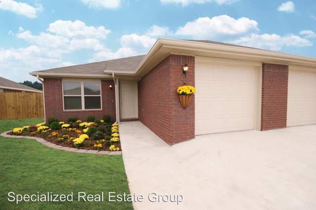 Primary Photo - 3 br, 2 bath Apartment - 321 E. Laura St.