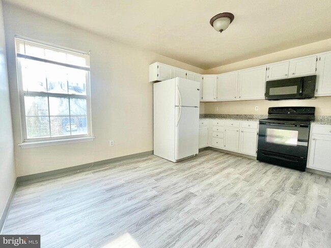 Building Photo - 229 Northdown Dr