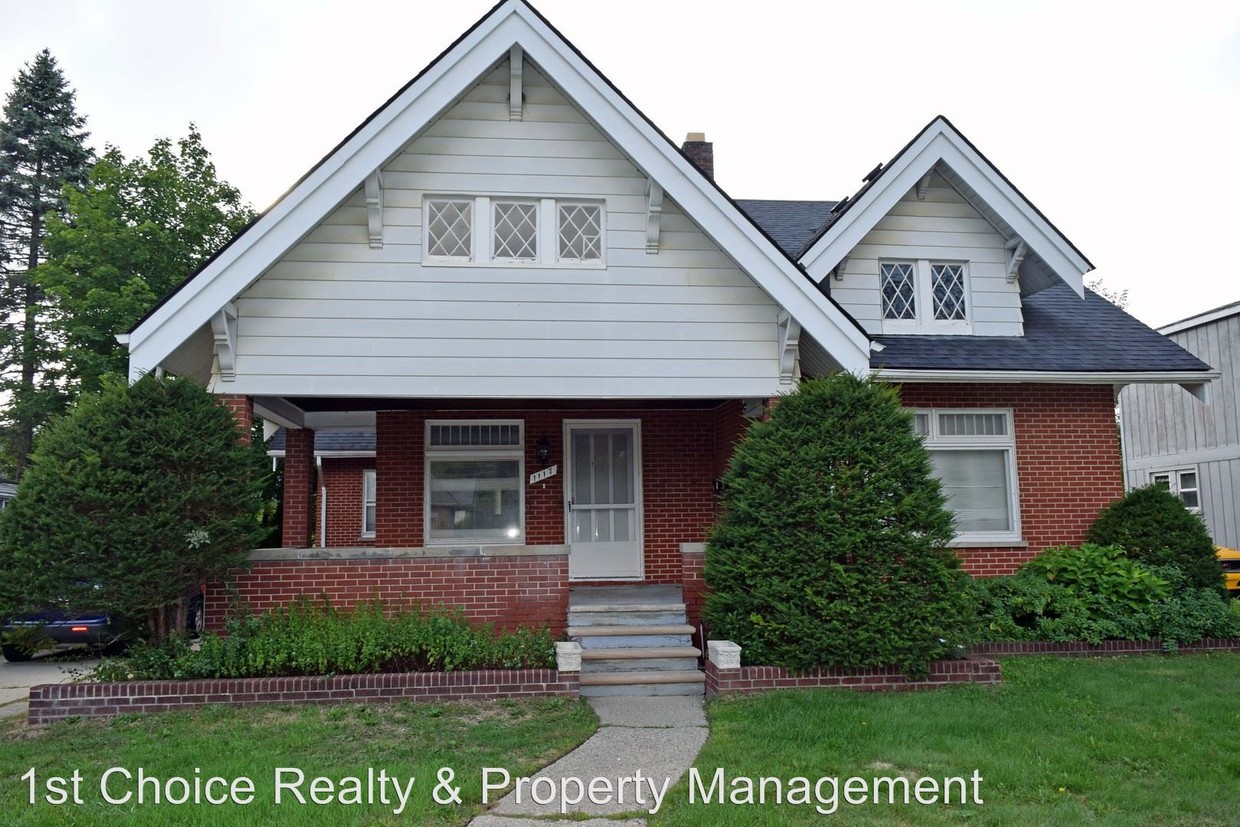 1117 Oak St Unit 2, Rochester, MI 48307 Room for Rent in Rochester