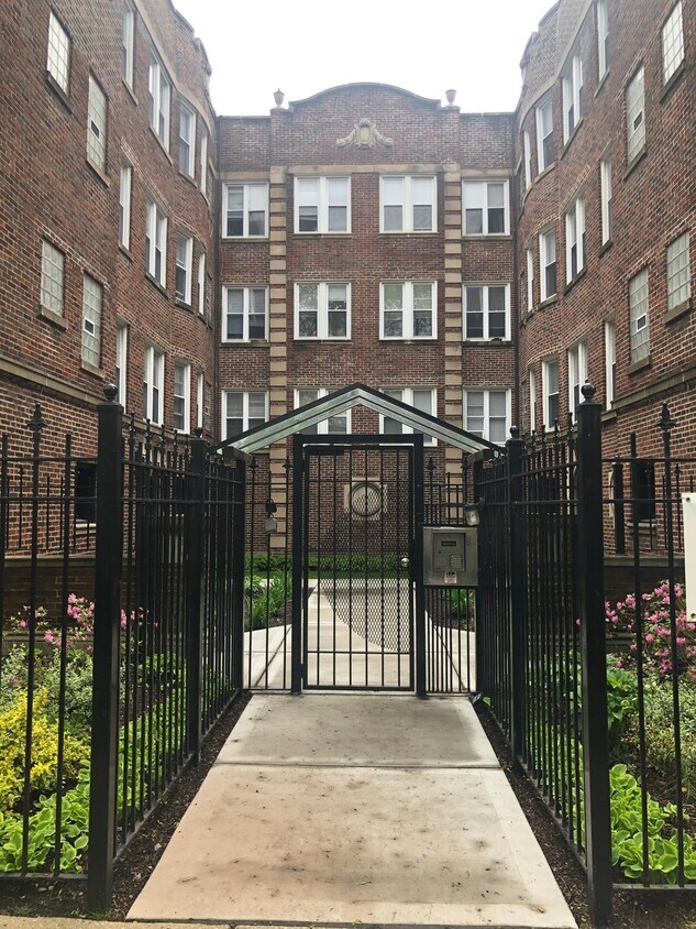 5063 N Glenwood Ave Unit 2F