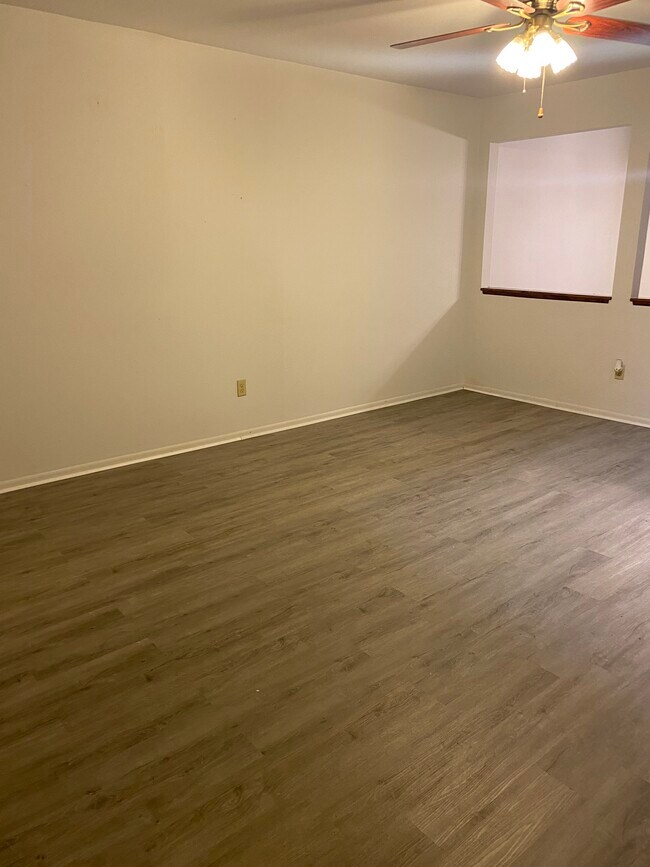 Foto del edificio - 2106 Eastwind St