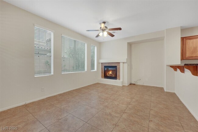 Foto del edificio - 6125 Sugartree Ave