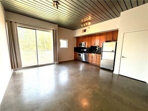 Building Photo - 620 Glen Iris Dr NE