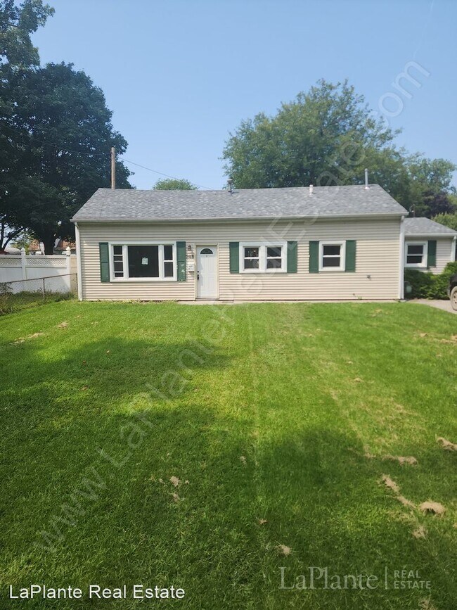 Foto del edificio - 3 br, 2 bath House - 748 Weston St.