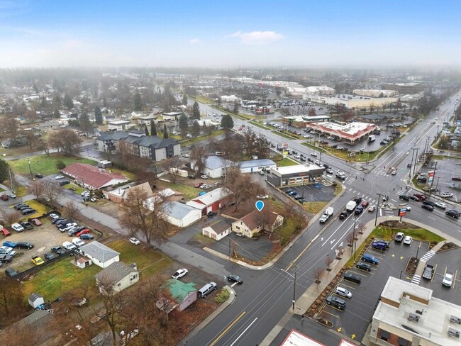 Building Photo - 107 E Holland Ave