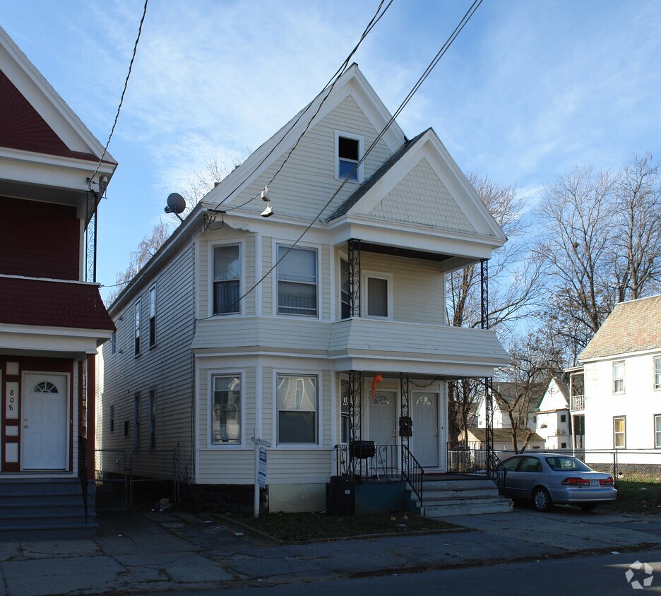 Building Photo - 806 Lincoln Ave
