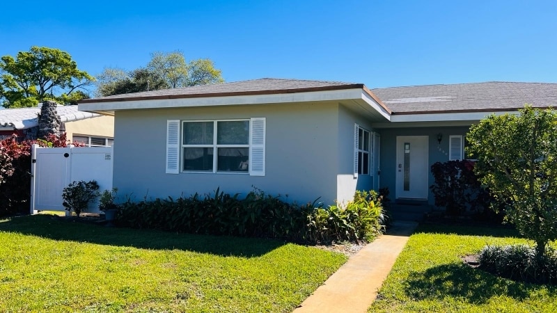 Primary Photo - 1260 SW 32nd St
