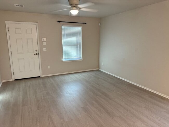 Building Photo - 55 plus Living in Newcastle!  Concierge maintenance, lawncare and all appliances provided!