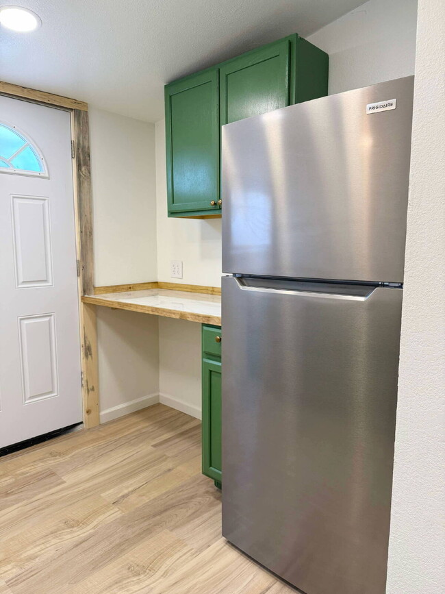 Building Photo - "Charming 1-Bedroom Retreat in Mountain Ho...