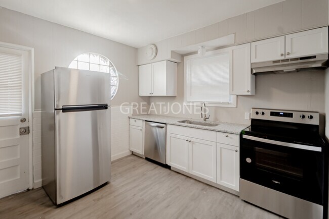 Building Photo - NOW OFFERING 1/2 MONTH FREE WITH SIGNED LE...
