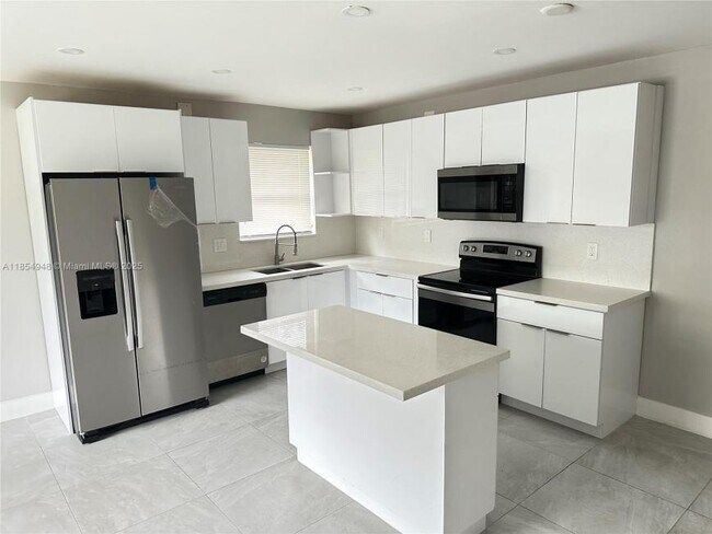 Foto del edificio - 2 bedroom in Hollywood FL 33021