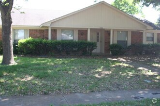 Building Photo - 1906 Hanover Dr