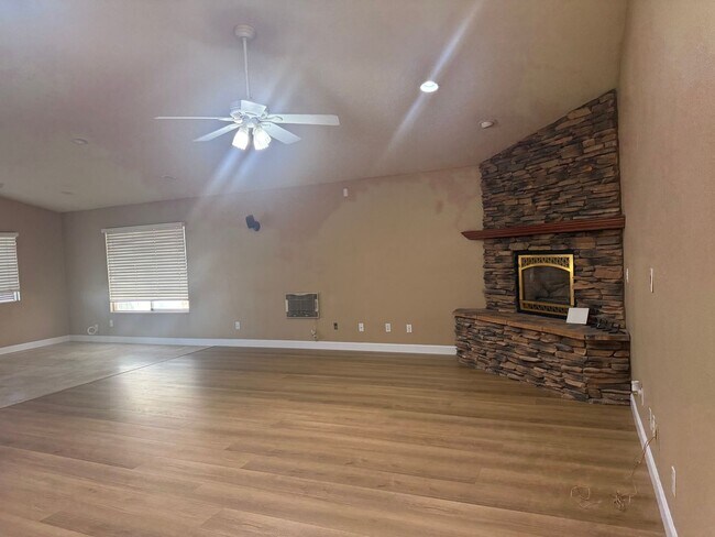 Foto del edificio - Spring Valley Lake Home- On Lake w/ Boat Dock, 3bedrooms, 2 Baths