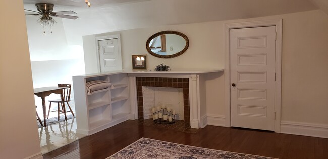 Livining room - 1422 Hamilton St