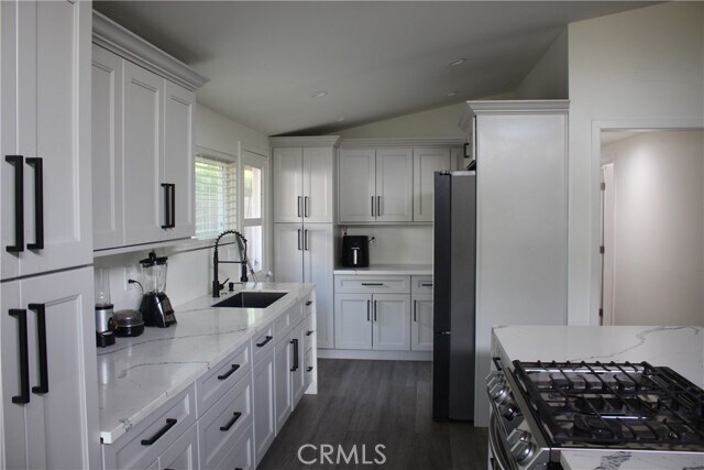 Foto del edificio - 2128 W Larkspur Dr