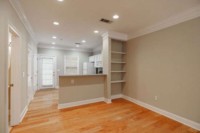 Building Photo - 101 Wood Lake Dr