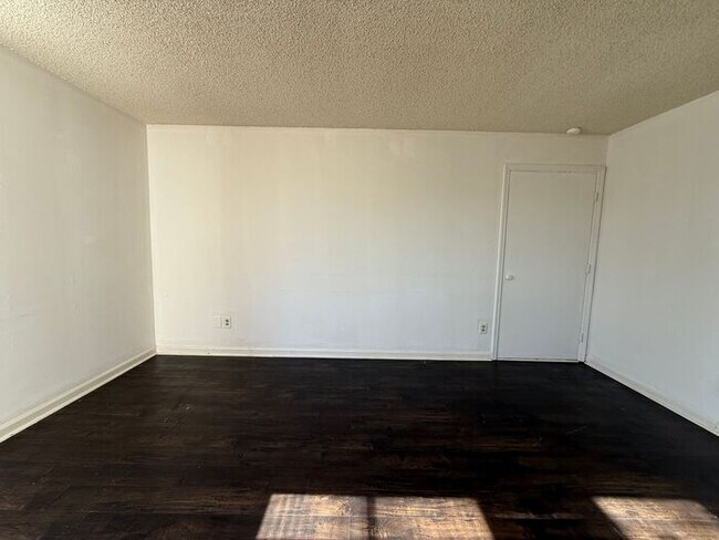 Foto del edificio - For Rent - Great Duplex Unit in North Nashville