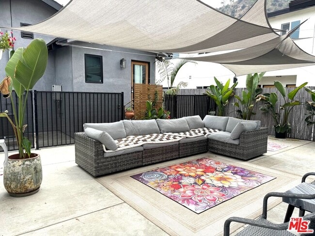 Foto del edificio - 2241 1/2 Harwood St