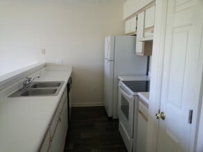 Building Photo - 629 Waterway Village Blvd