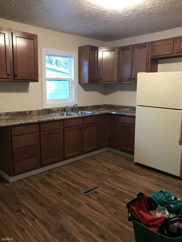 Primary Photo - 3 br, 2 bath Apartment - 915 N 9th St.