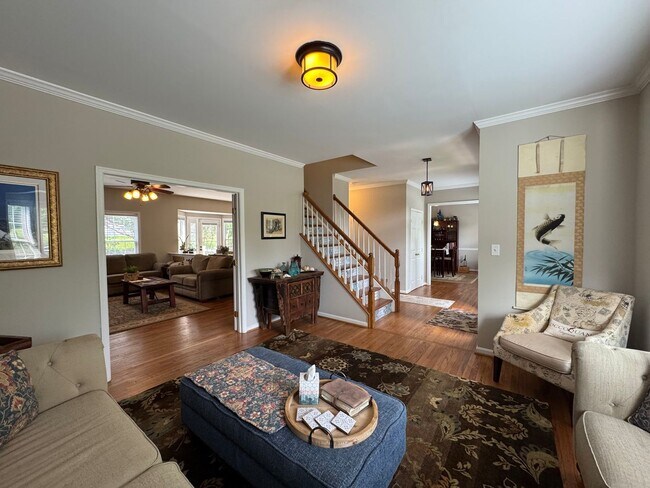 Foto del edificio - Stunning 4 Bed 3.5 Bath Single Family Home...