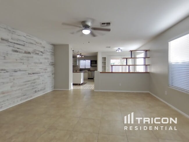 Building Photo - 43780 Elm Dr