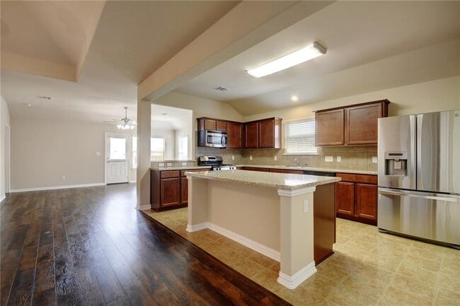 Building Photo - 351 Strawberry Blonde Dr