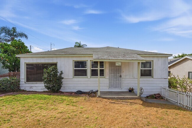 Foto del edificio - Private 3-Bedroom Single-Family Home with Big Backyard