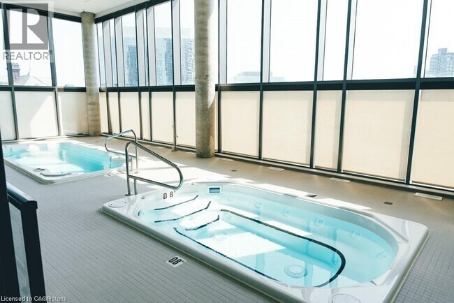 Photo du bâtiment - 5 Wellington St S