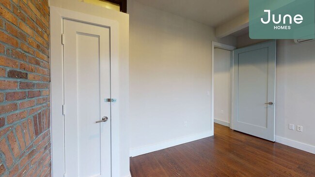Foto del edificio - ROOM ONLY in 4-bed/2.0-bath Home