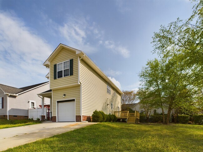 Side view of home - 271 Pittsboro St