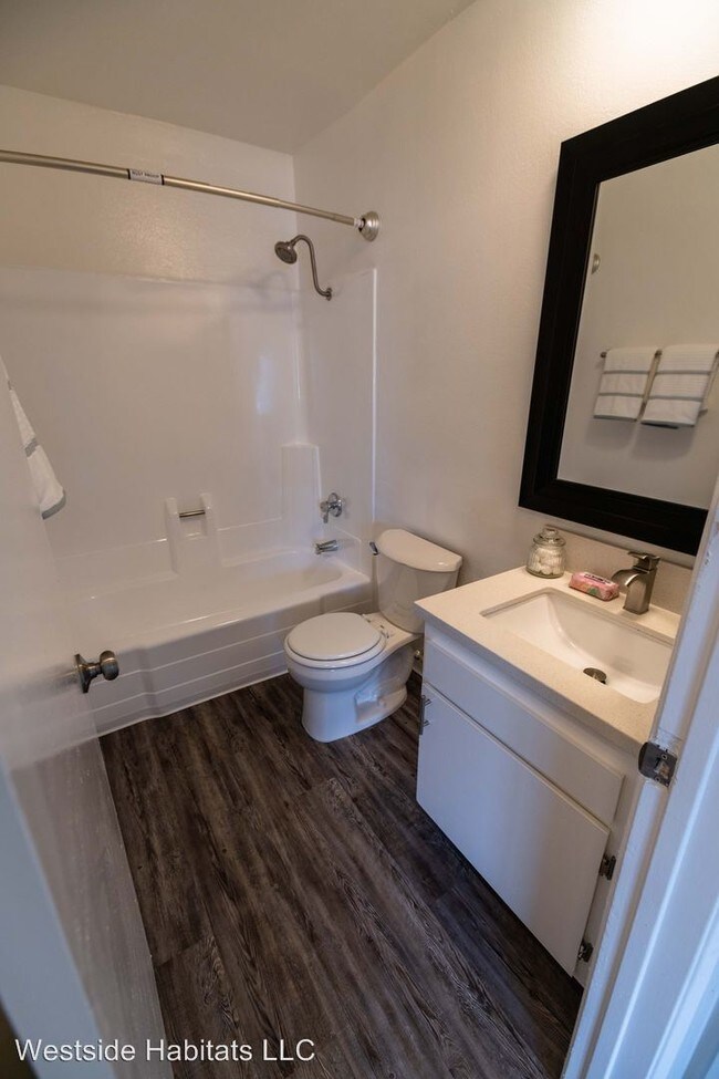 Foto del edificio - 4444 Ensign Ave