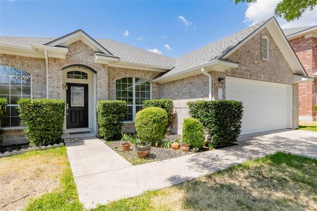 Foto del edificio - 15220 Fernhill Dr