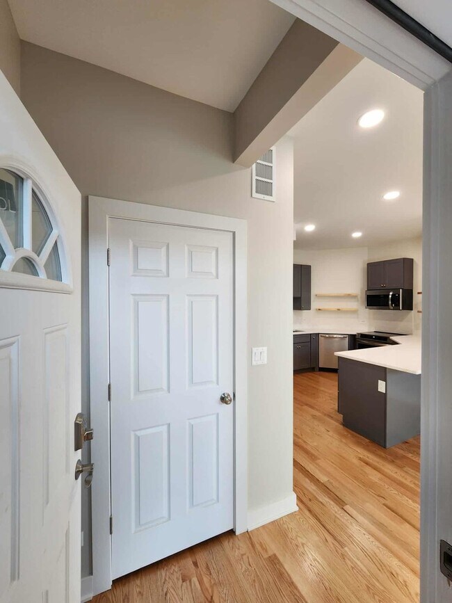 Foto del edificio - 6321 S Eberhart Ave