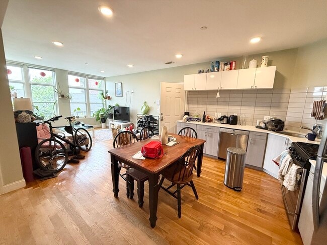 Building Photo - 299 Dudley St