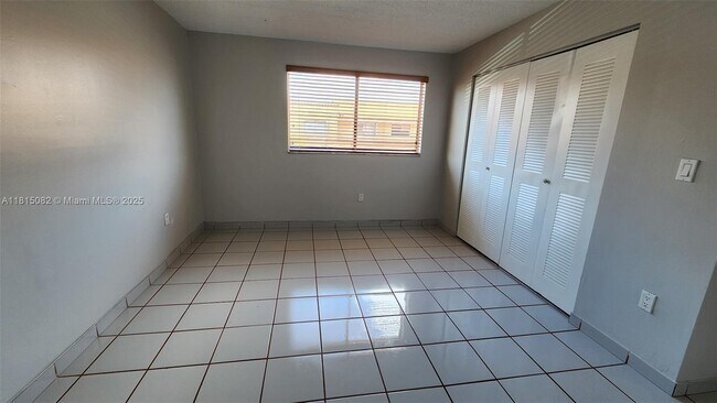 Foto del edificio - 2740 W 61st St