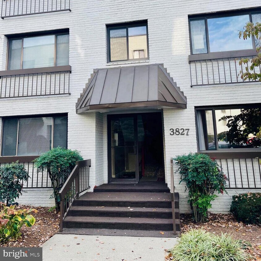 Foto principal - 3827 Davis Pl NW