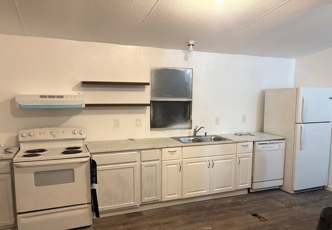 Building Photo - 736 Green Acres Ln