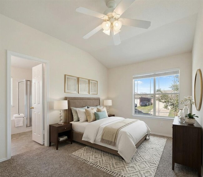 Foto del edificio - 15233 Rosehip Ln