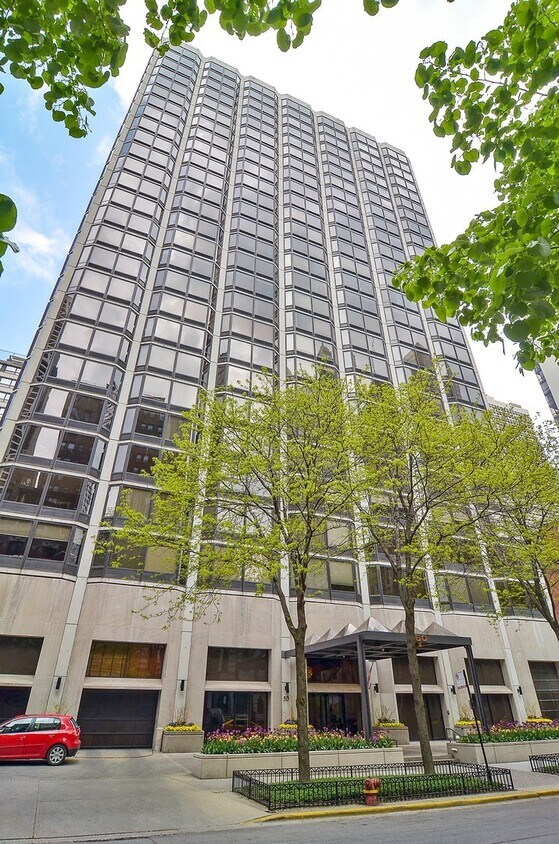 Primary Photo - 50 E Bellevue Pl