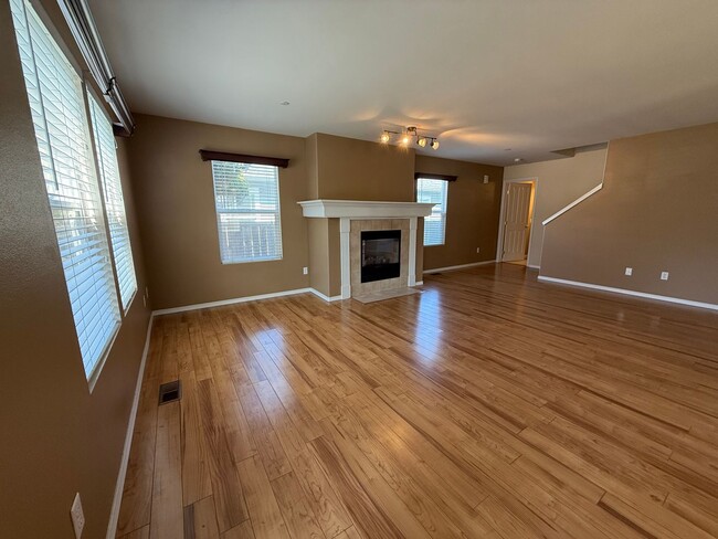 Building Photo - 3BR home in DuPont