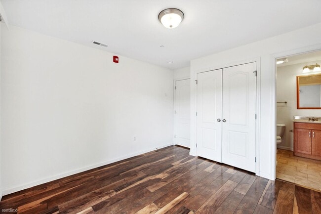 Building Photo - 2 br, 2 bath Triplex - 4613 Sansom St Unit 2