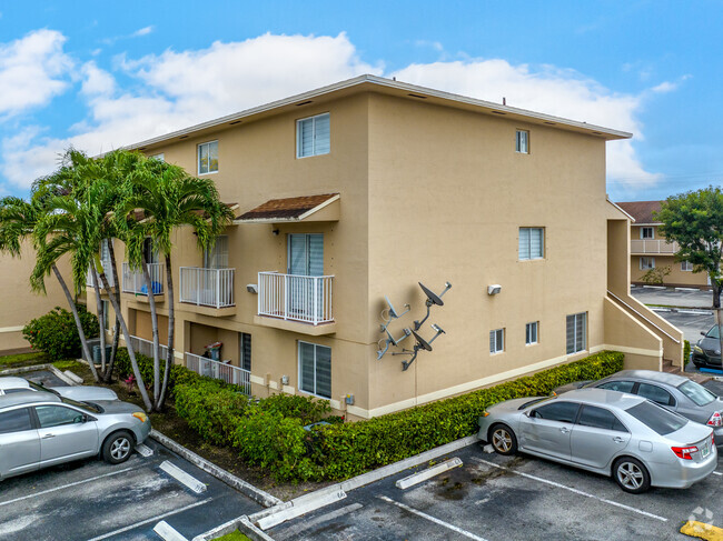 3011-3051 W 76th St Hialeah, FL 33018 - Villa Veranda